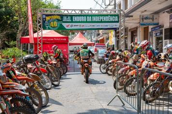 ENDURO DA INDEPENDÊNCIA: PILOTOS CHEGAM EM CAXAMBU