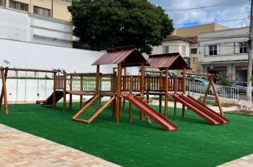 PLAYGROUND INSTALADO NA PRAÇA