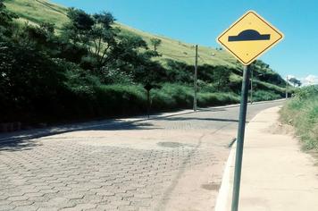 REDUTOR DE VELOCIDADE NO CAXAMBU VELHO