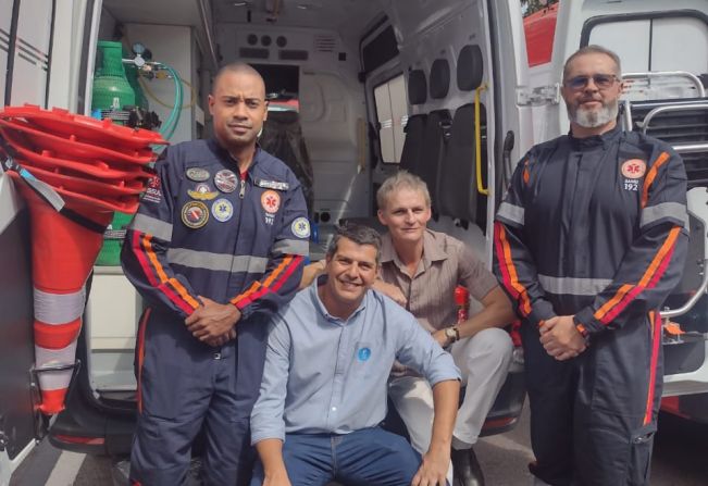 CAXAMBU RECEBE NOVA AMBULÂNCIA PARA A BASE DO SAMU