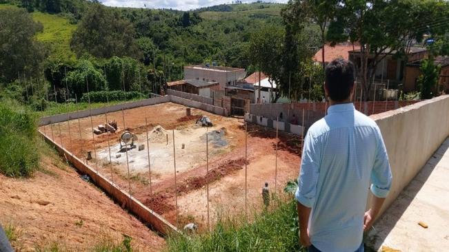 QUADRA NO BAIRRO TRANÇADOR: OBRA INICIADA