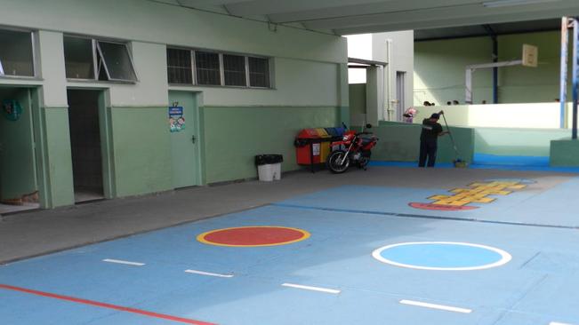 SECRETARIA DE OBRAS REALIZA PINTURA DA ESCOLA PINGUINHO DE GENTE