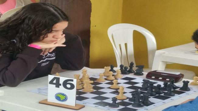 COMPETIDORES DE CAXAMBU CONQUISTAM MEDALHAS EM TORNEIO REGIONAL DE XADREZ