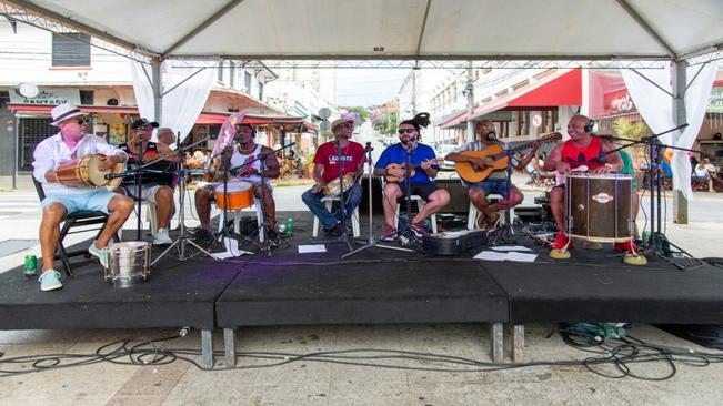 ESPORTES, MÚSICA E MUITA ALEGRIA EM CAXAMBU