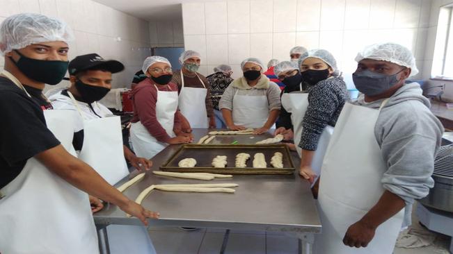 NOVO CURSO DE PADEIRO FORMA MÃO DE OBRA EM CAXAMBU