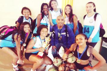 Equipe de Voleibol Feminino Sub 17 de Caxambu é campeã dos Jogos Abertos de São Sebastião do Rio Verde.
